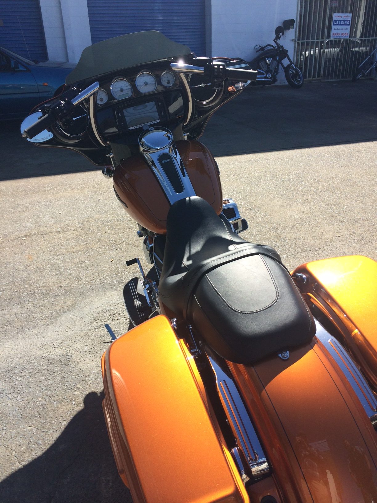 Burleigh Bars Inswing Bagger CVO Street Glide.